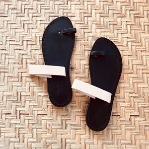 GORGEOUS NWT TWO‎ TONE BLACK/CREAM JERUSALEM FLAT LEATHER SANDAL MADE IN ITALY